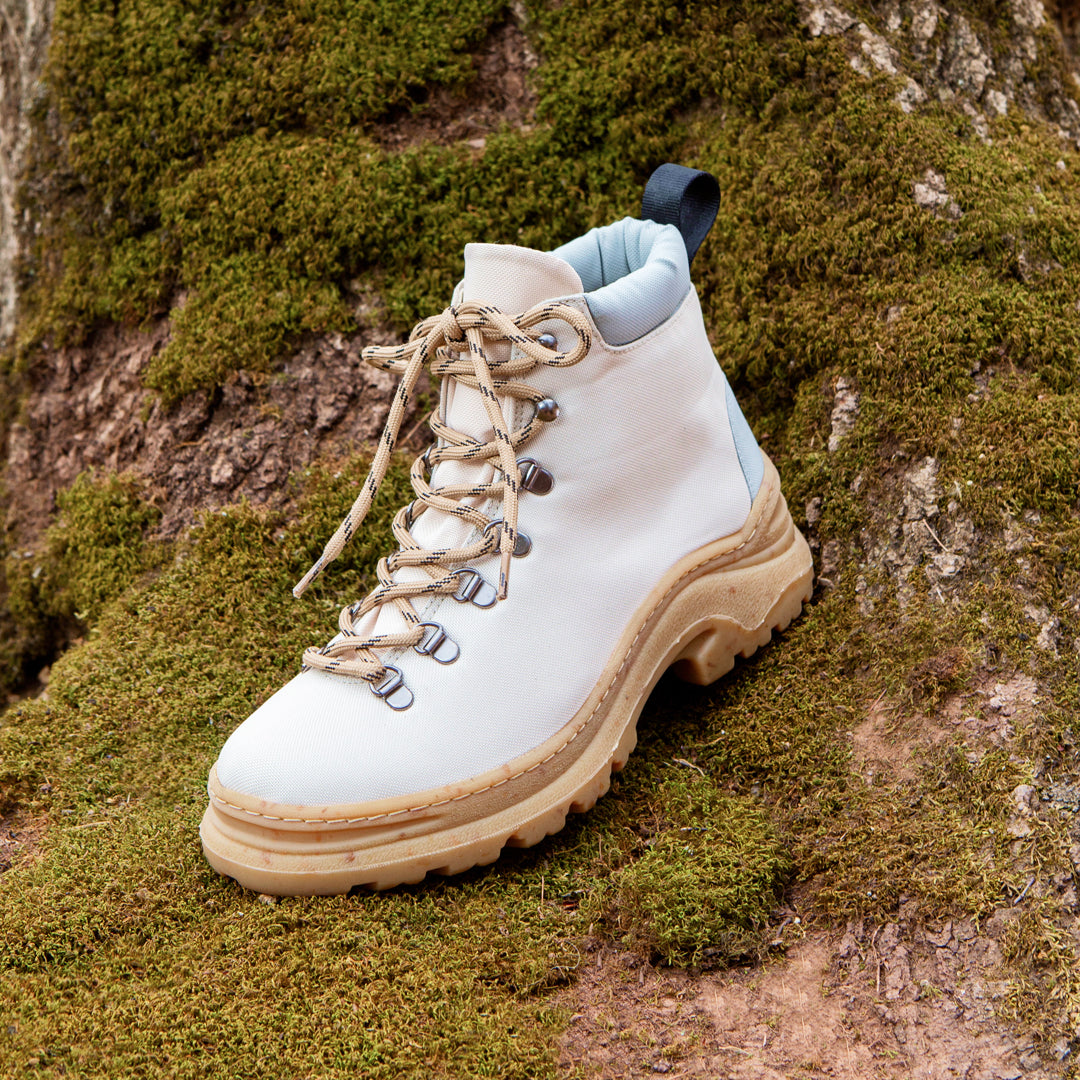 The vegan + sustainable white Weekend Boot by Thesus keeps you cozy + dry all day, all year. Versatile walking boot for wherever your day takes you. Shop online.